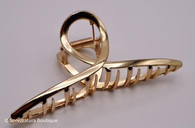 Gold metal hair clip. Large hair claw