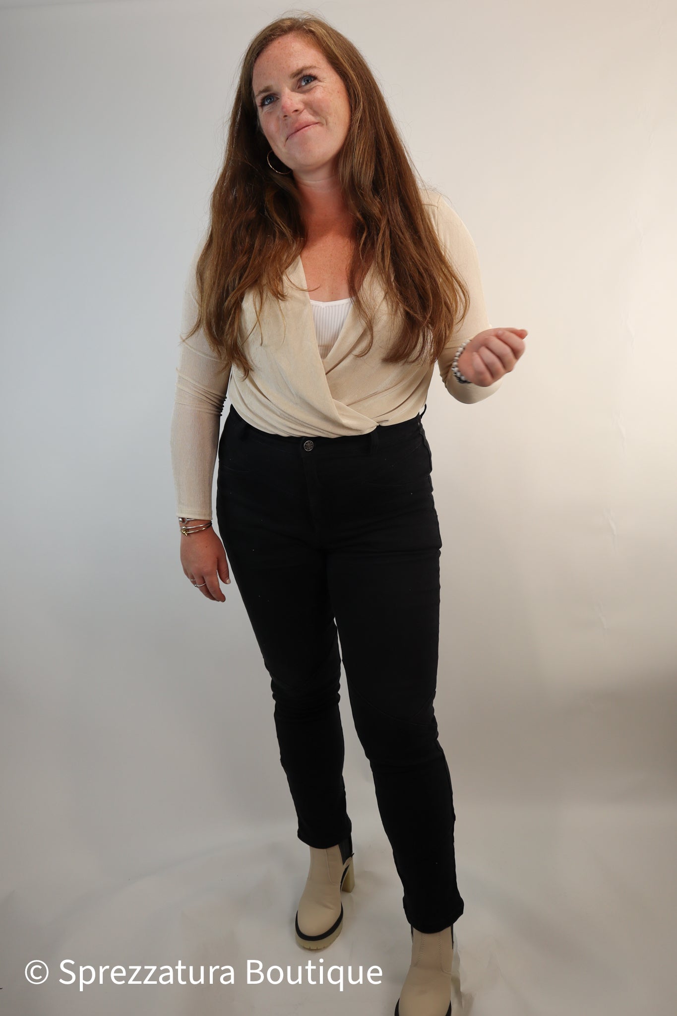Black twill detailed motto style pants trousers. Professional work women's outfit fall winter style slight flare cropped length. Autumn style black pants. Modern smart causal female chic effortless outfit womens ladies gift elegant effortless clothing clothes apparel outfits chic summer style women’s boutique trendy fall back to school teacher office jeans stretchy