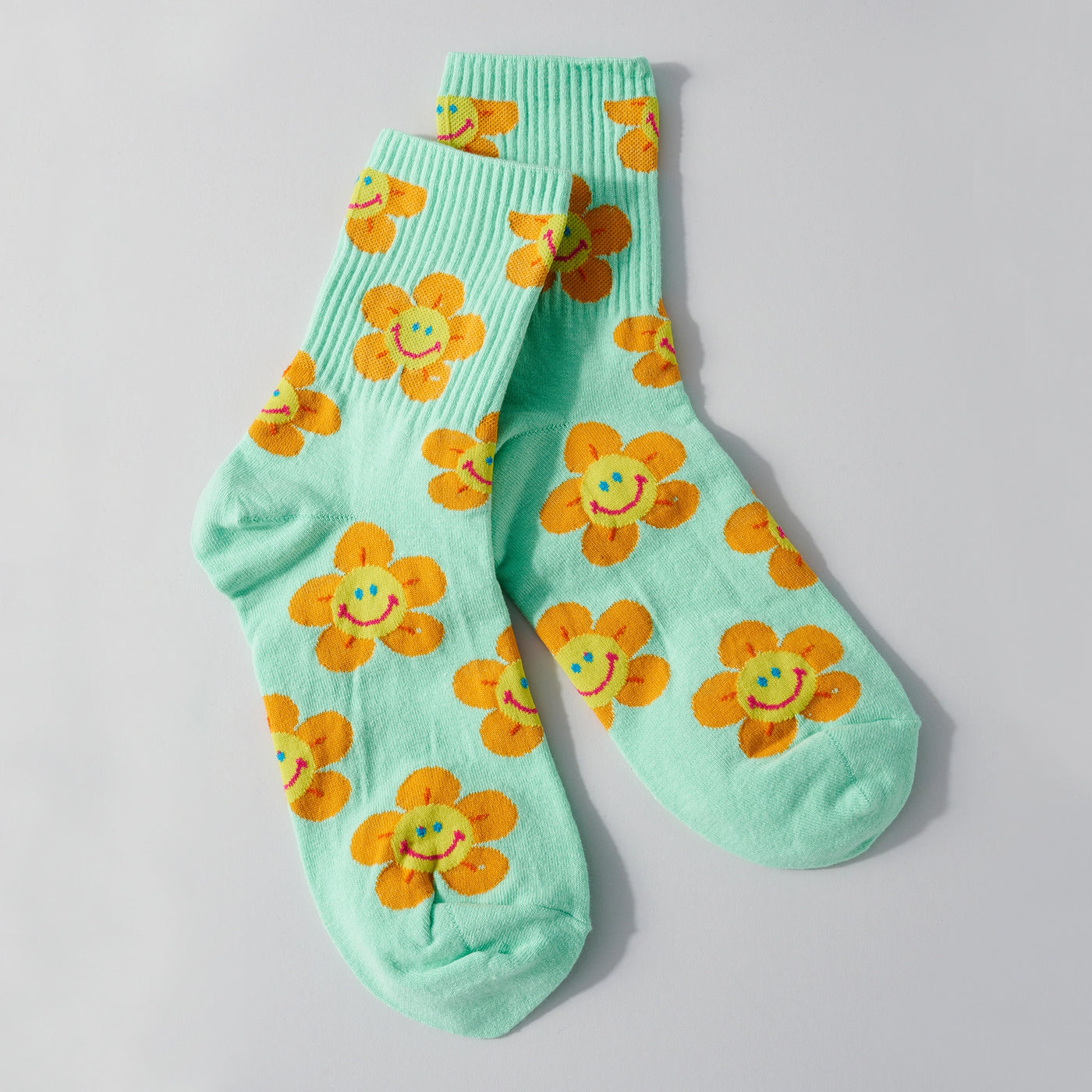 Mint sea foam green daisy smiley face socks flower gift for her. Modern smart causal female chic effortless outfit womens ladies gift elegant effortless clothing clothes apparel outfits chic summer style women’s boutique trendy fall back to school teacher office cute outfit 